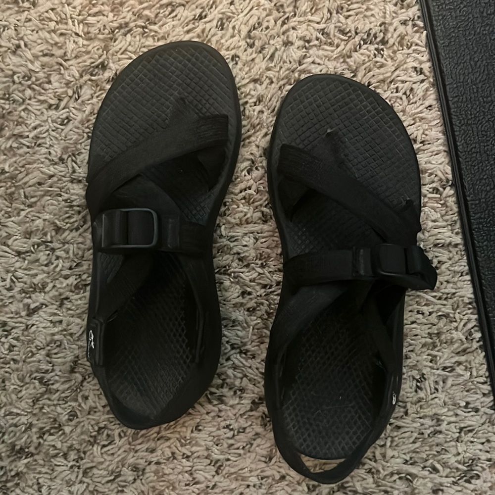 Black Chacos 7 shoes sandals